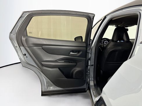 Used 2023 Nissan Ariya AWD image 27