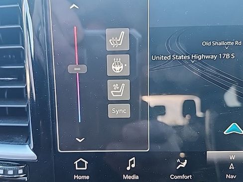 Certified 2023 Chrysler Pacifica Limited image 5