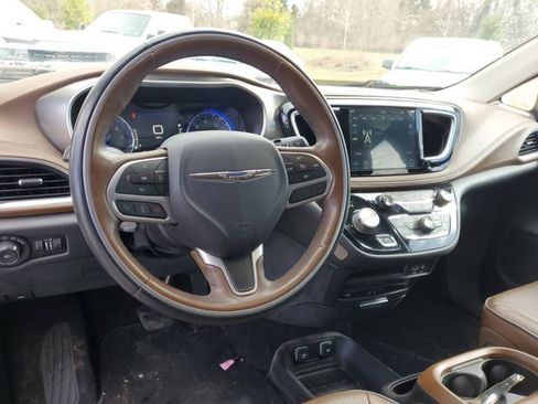 Used 2017 Chrysler Pacifica Limited w/ UConnect Theater Package image 16