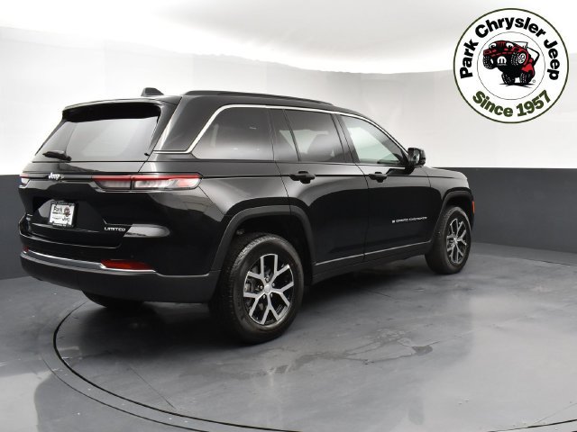 Used 2025 Jeep Grand Cherokee Limited w/ Trailer Tow Package AWD/4WD image 6