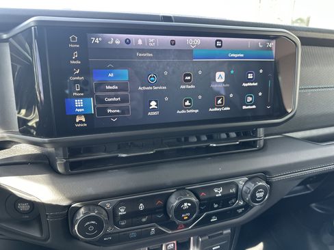 Used 2025 Jeep Wrangler Rubicon w/ Convenience Group image 17