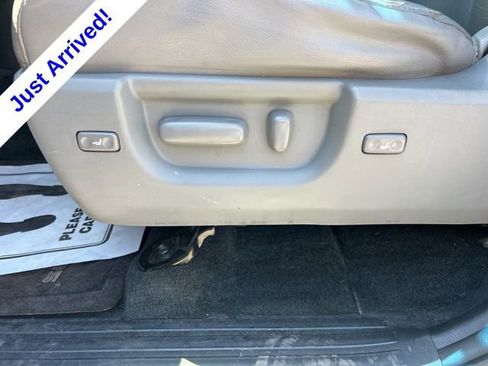 Used 2013 Toyota Sequoia Platinum AWD/4WD image 15