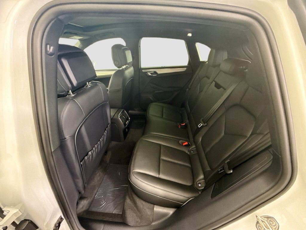 Used 2026 Porsche Macan AWD/4WD image 19
