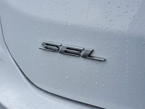 Used 2024 Ford Edge SEL image 35