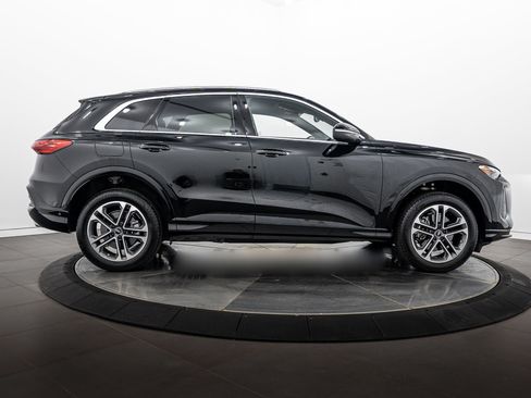 Used 2025 Audi Q5 Premium w/ Convenience Package AWD/4WD image 3
