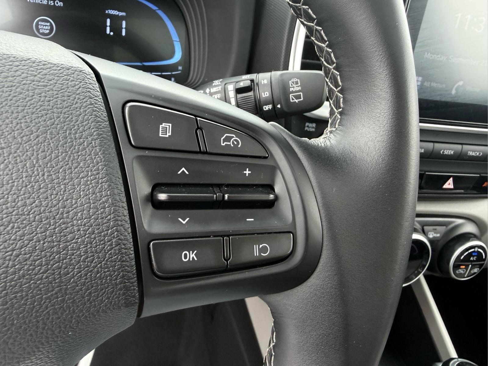 Used 2025 Hyundai Venue SEL FWD image 27