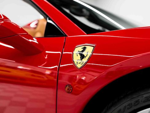 Used 2013 Ferrari 458 Spider RWD image 22