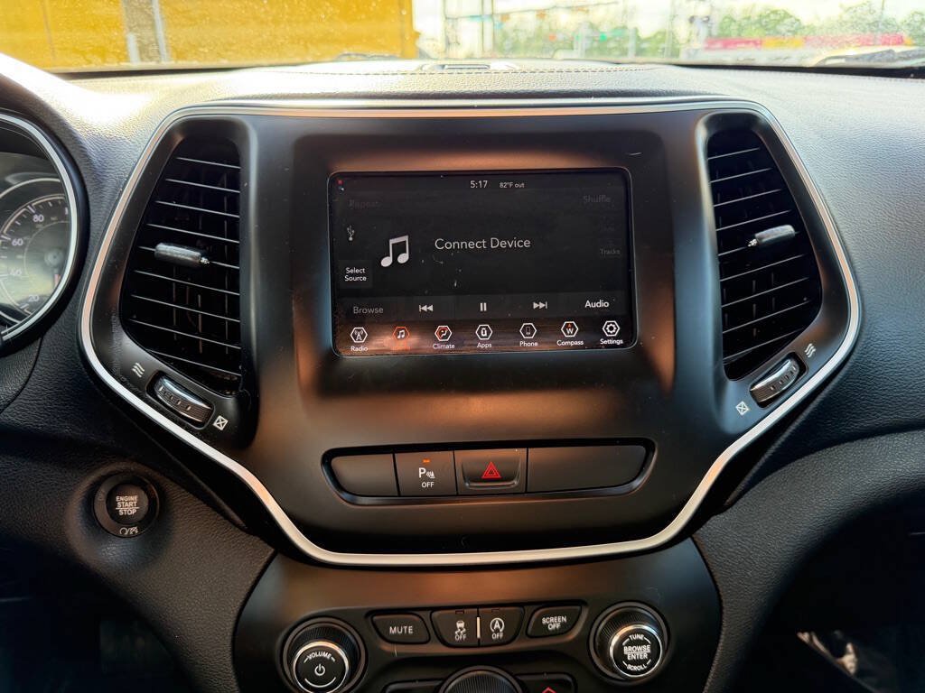 Used 2020 Jeep Cherokee Latitude Plus FWD image 19