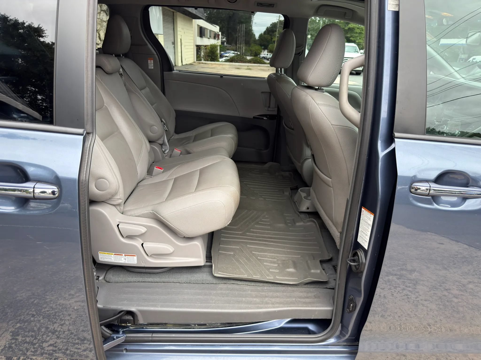 Used 2017 Toyota Sienna XLE Premium FWD image 36