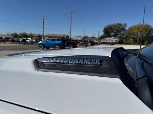 Used 2024 Chevrolet Silverado 2500 LT image 8