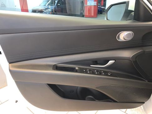 Used 2024 Hyundai Elantra SEL image 14