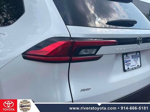 Certified 2024 Toyota Grand Highlander AWD image 12