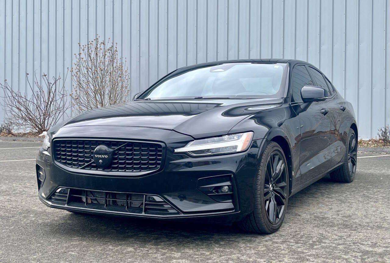 Used 2024 Volvo S60 B5 Plus FWD image 1