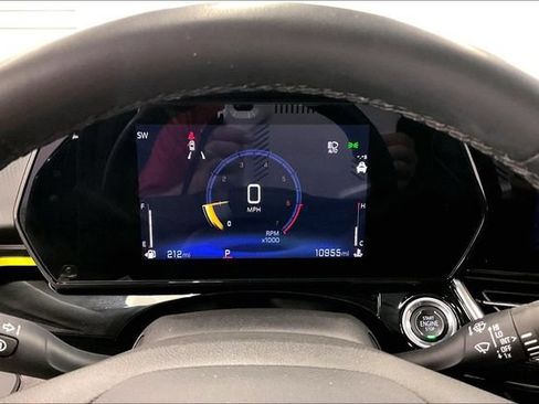 Used 2025 Chevrolet Trax ACTIV w/ Sunroof Package FWD image 29