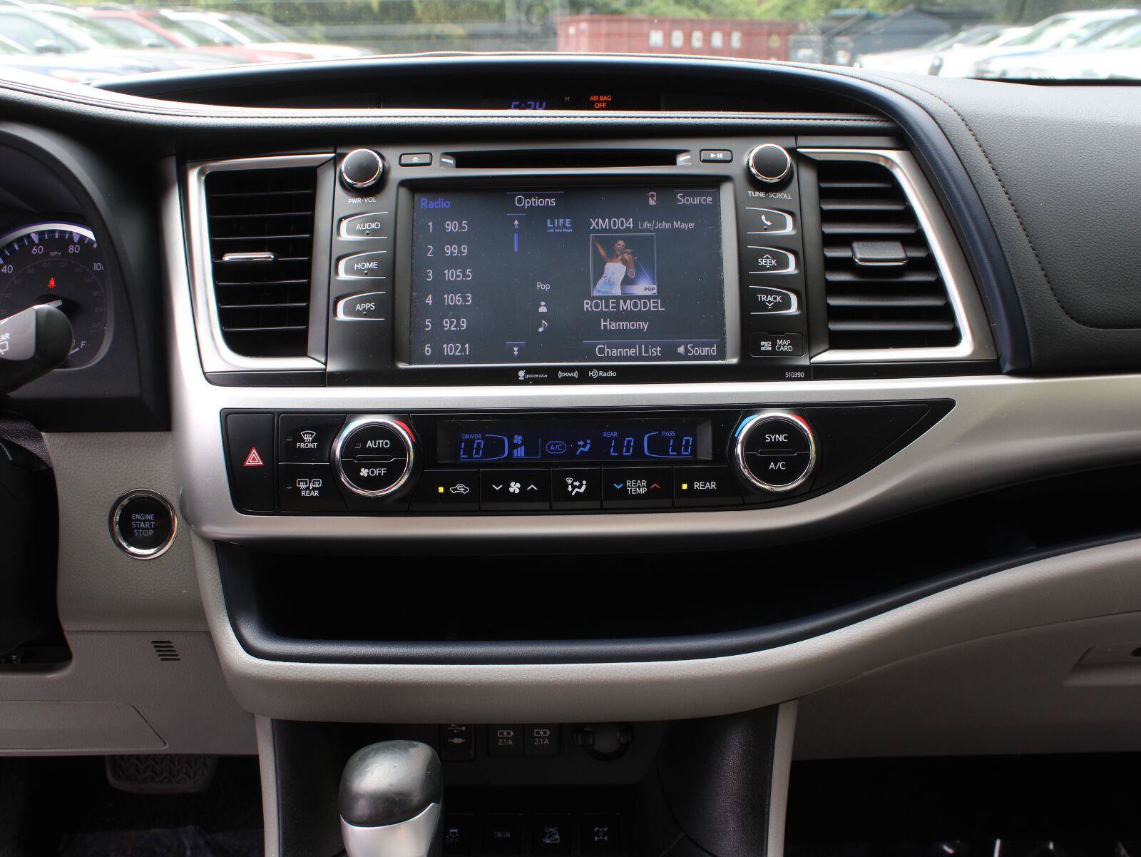 Used 2019 Toyota Highlander XLE AWD/4WD image 14