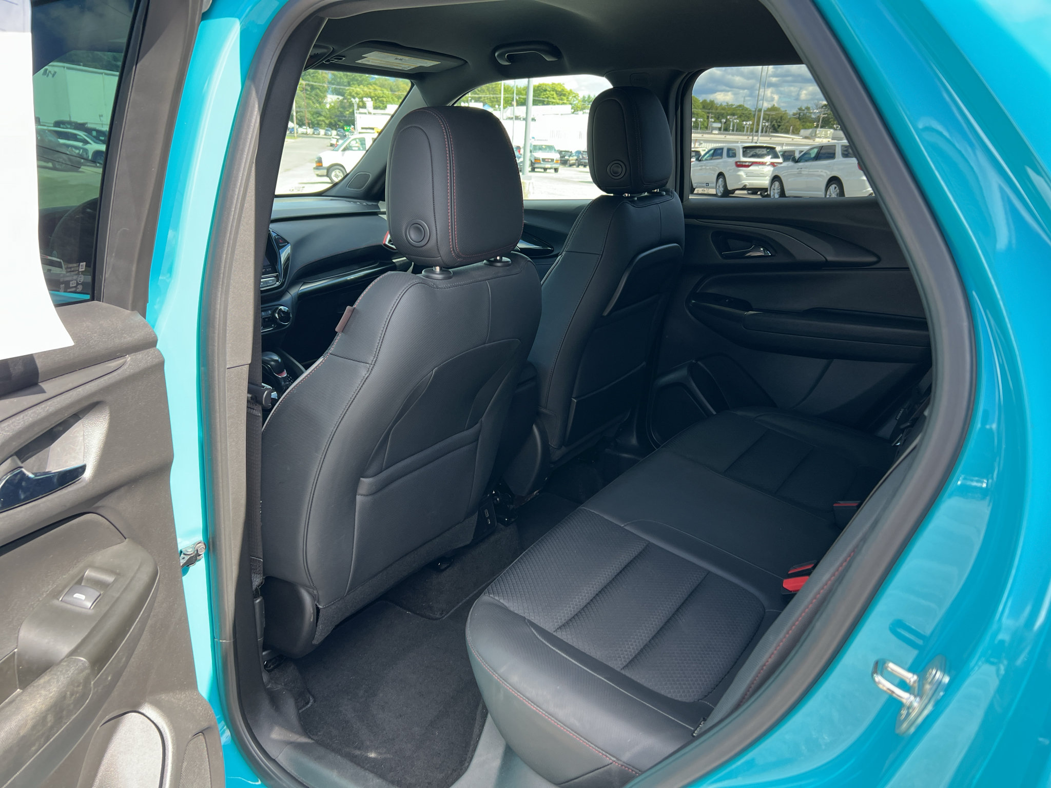 Used 2021 Chevrolet TrailBlazer RS w/ Technology Package FWD image 11