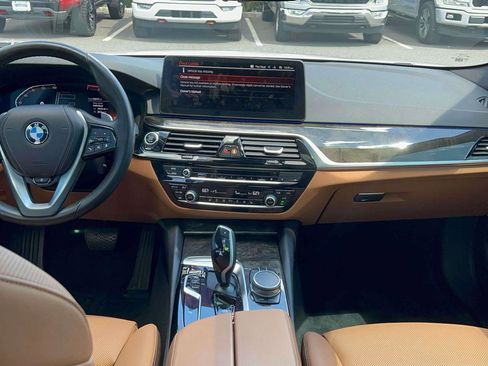 Used 2021 BMW 530i xDrive w/ Premium Package image 30
