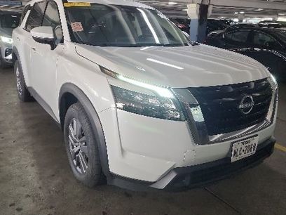 Used 2025 Nissan Pathfinder SV