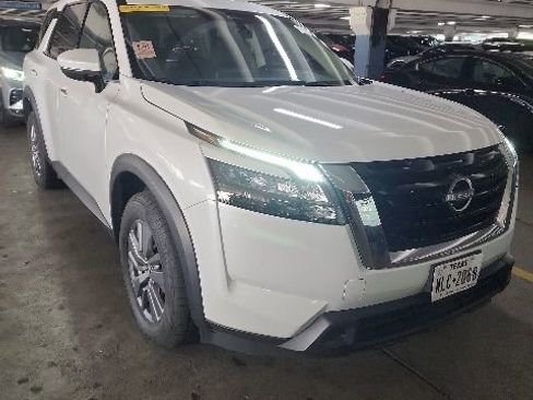 Used 2025 Nissan Pathfinder SV FWD image 1