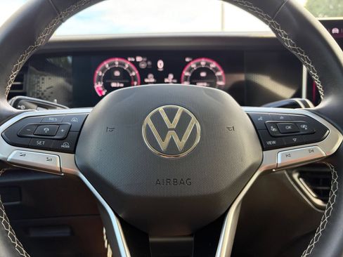Used 2026 Volkswagen Tiguan SE AWD/4WD image 25
