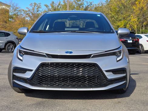 Used 2025 Toyota Corolla SE image 3