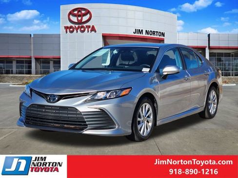 Used 2024 Toyota Camry LE image 3