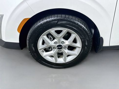 Used 2025 Kia Soul LX w/ LX Technology Package FWD image 8