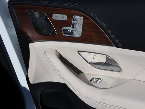 New 2026 Mercedes-Benz GLS 450 4MATIC image 16