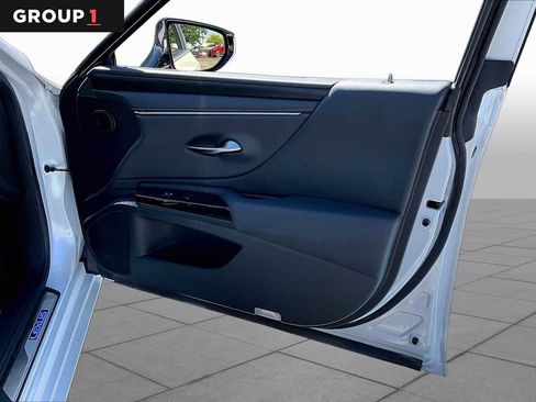 Used 2025 Lexus ES 300h w/ Premium Package FWD image 22