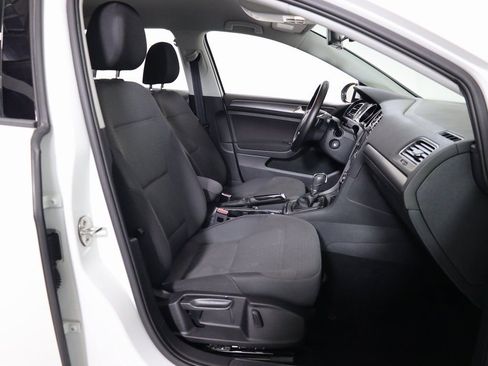 Used 2018 Volkswagen Golf S image 42