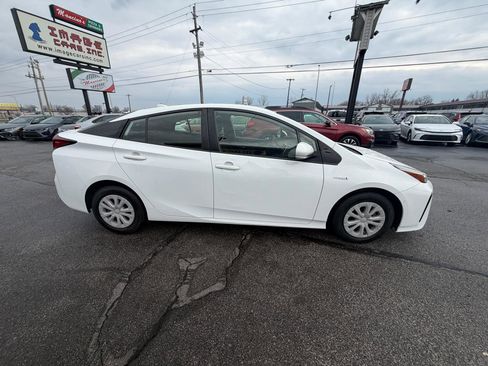 Used 2021 Toyota Prius LE image 6