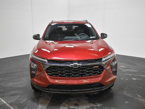 Used 2025 Chevrolet Trax RS image 2