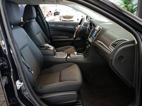 Used 2021 Chrysler 300 Touring w/ Sport Appearance Package image 38