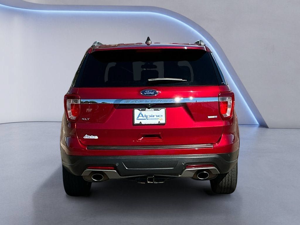 Used 2018 Ford Explorer XLT AWD/4WD image 4