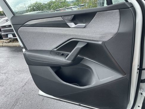 Certified 2025 Volkswagen Tiguan S FWD image 18