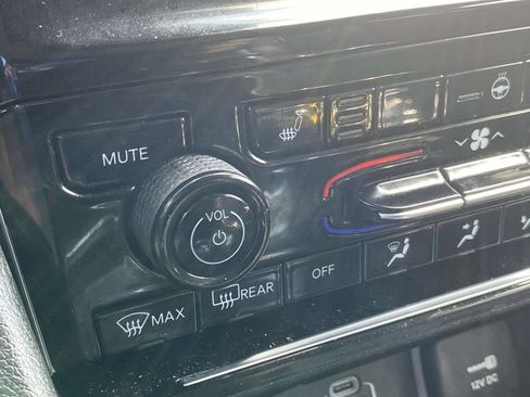 Used 2023 Jeep Grand Cherokee L Limited AWD/4WD image 33