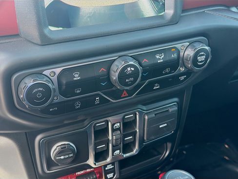 Used 2023 Jeep Gladiator Rubicon w/ LED Lighting Group image 15