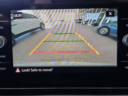 New 2026 Volkswagen Taos SE image 13