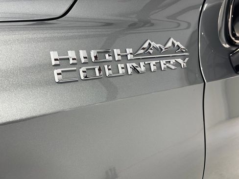 New 2026 Chevrolet Suburban High Country image 32