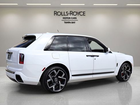 New 2026 Rolls-Royce Cullinan Black Badge image 2
