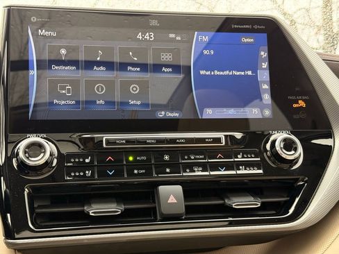 Used 2022 Toyota Highlander Platinum image 18