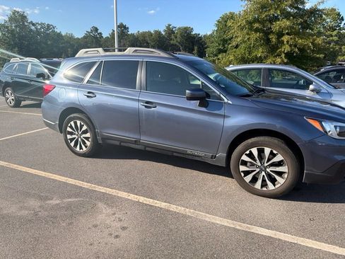 Used 2017 Subaru Outback 2.5i Limited AWD/4WD image 7
