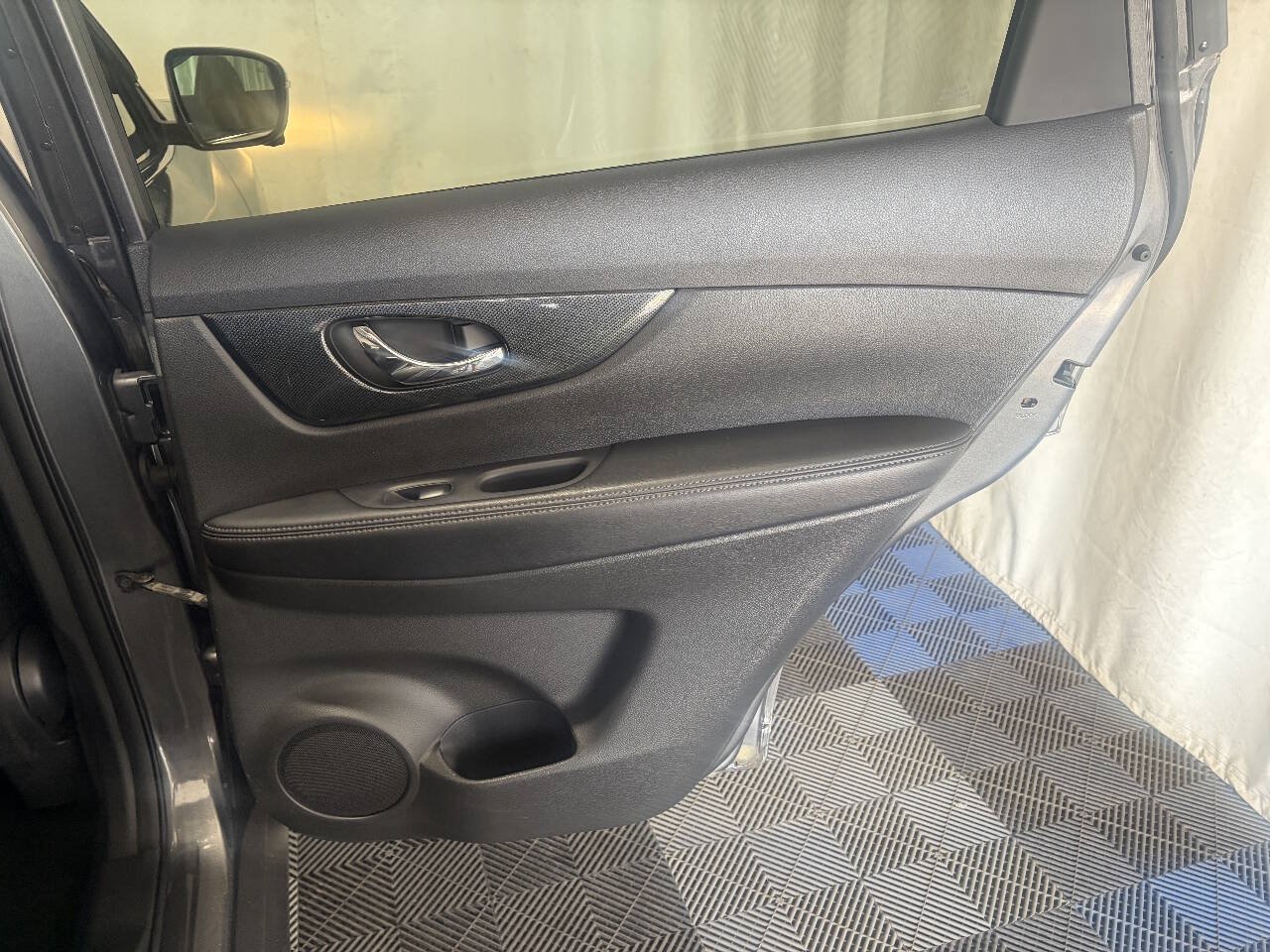 Used 2015 Nissan Rogue SL FWD image 11