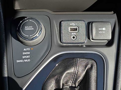 Used 2022 Jeep Cherokee Limited w/ Elite Package image 28