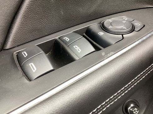 Used 2022 Buick Envision Preferred FWD image 28