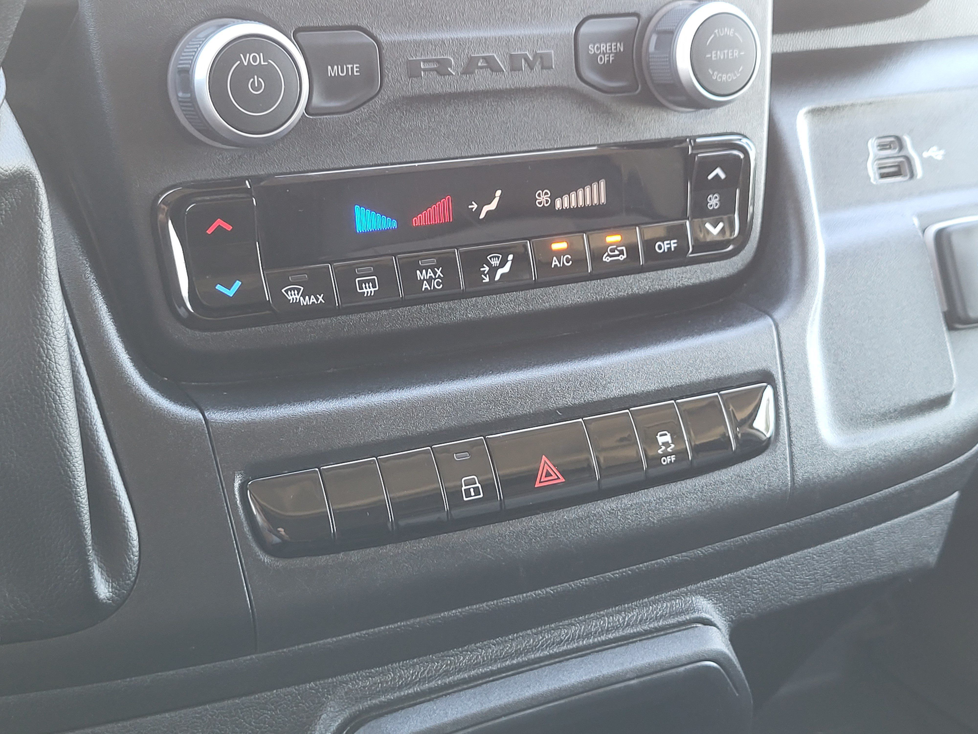 Used 2025 RAM ProMaster 2500 w/ Convenience Group FWD image 17