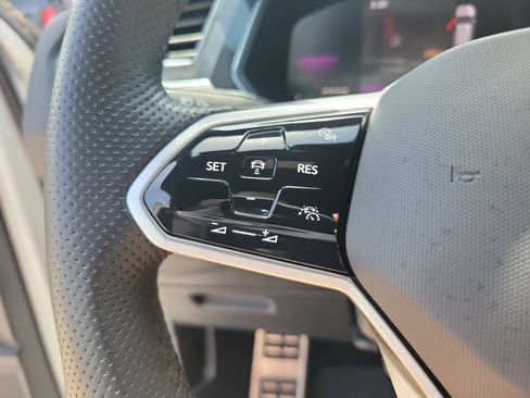 Used 2023 Volkswagen Tiguan SE R-Line FWD image 19