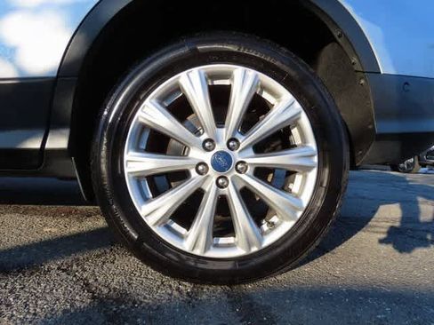 Used 2018 Ford Escape Titanium w/ Ford Safe & Smart Package image 9