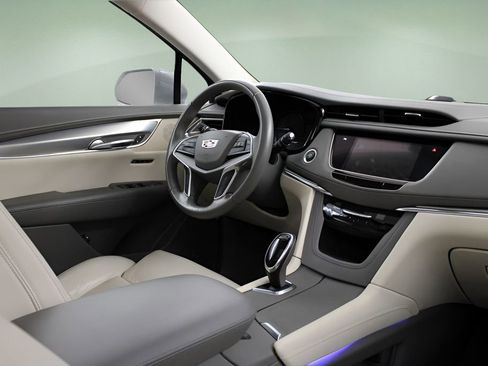 Used 2017 Cadillac XT5 Luxury image 14