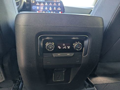 Used 2025 Chevrolet Tahoe LS RWD image 37